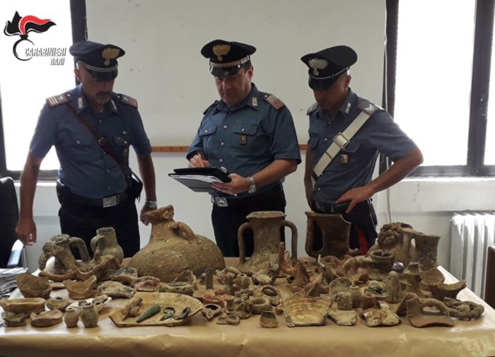 Reperti archeologici sequestrati dai carabinieri di Barletta