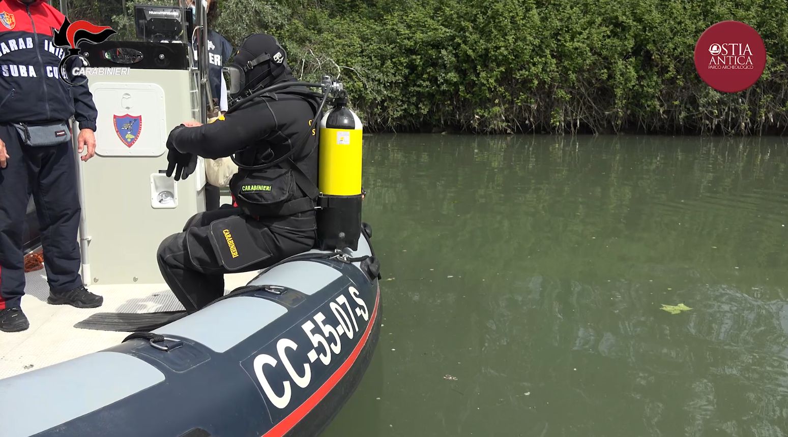 COLONNE-NEL-TEVERE-5-SUBACQUEO-IN-AZIONE