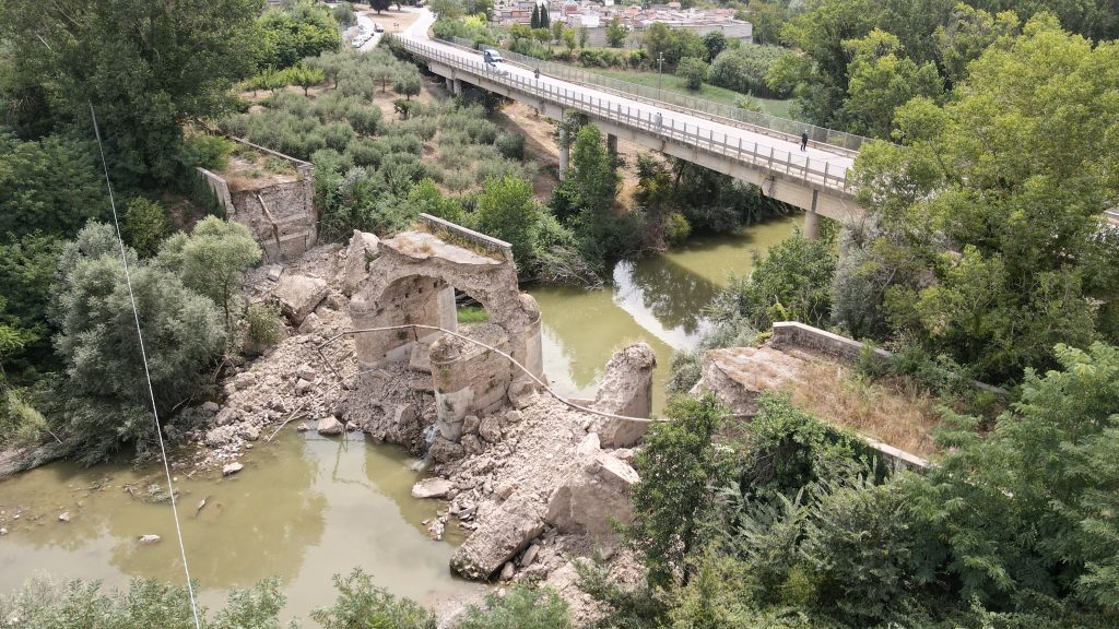 Crollo definitivo del Ponte di Apice ad agosto 2021 (per gentile concessione del Comune di Apice).