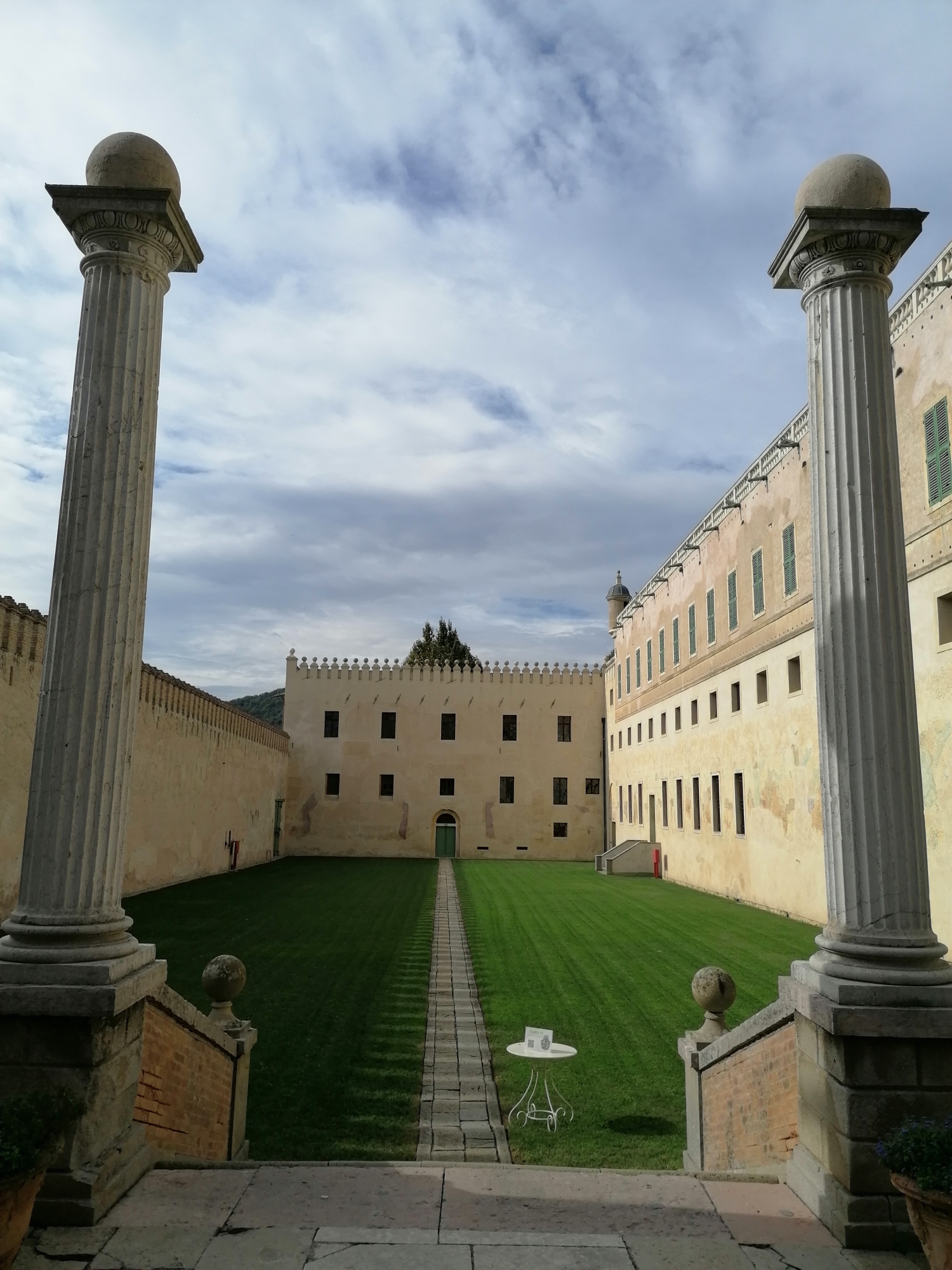 6.-Castello-del-Catajo-cortile-grande