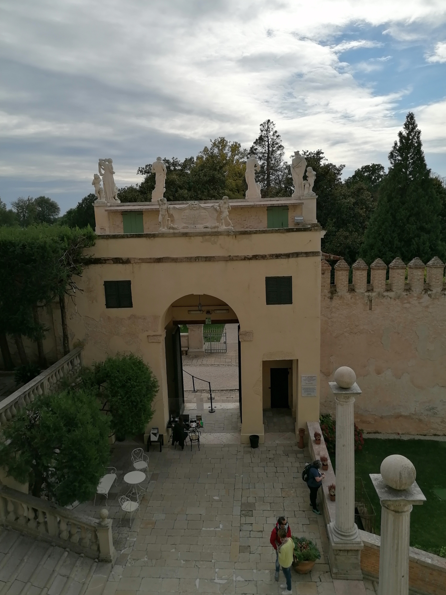 8.-Castello-del-Catajo-cortile-piccolo