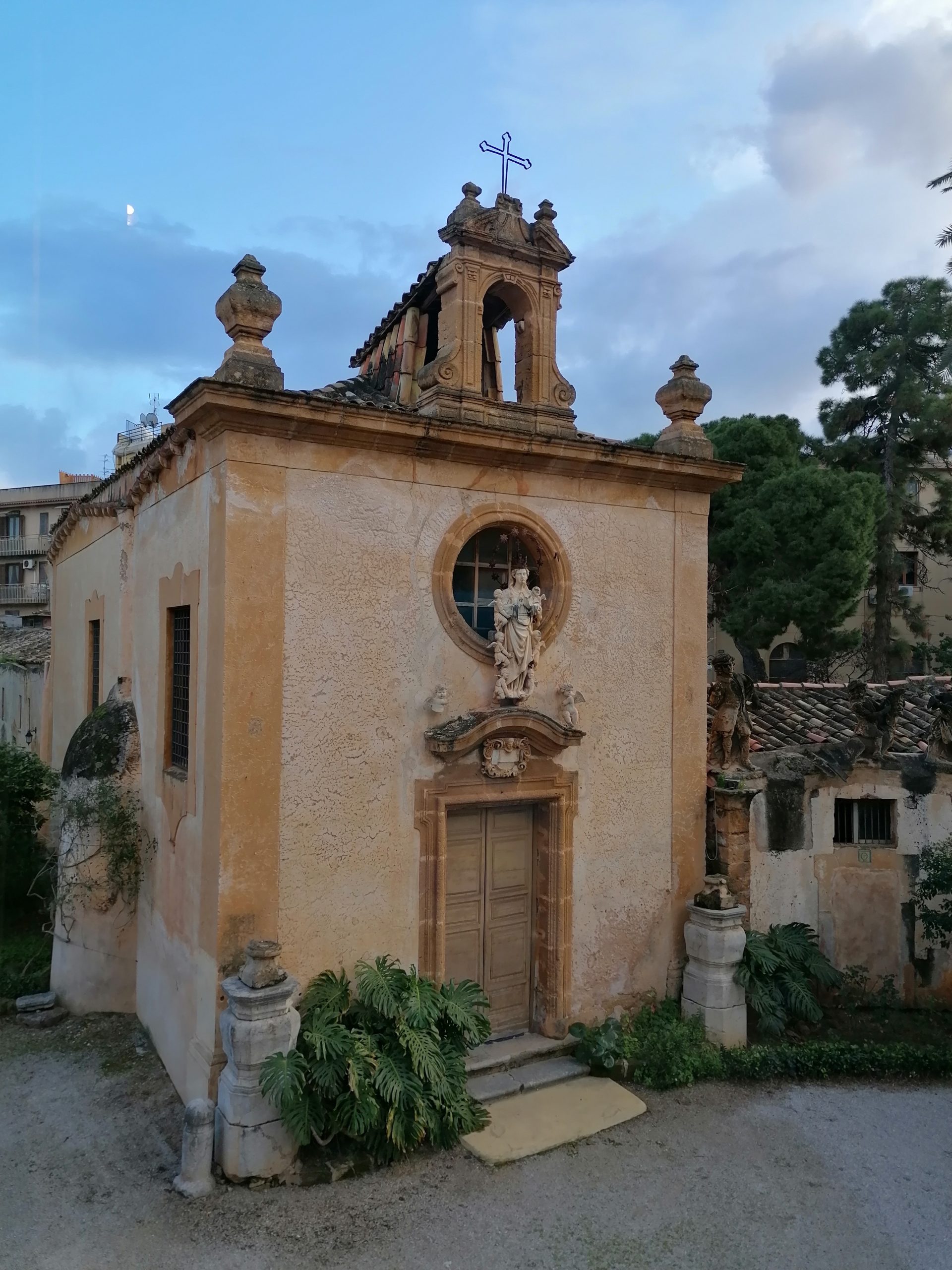 Villa-Palagonia-Chiesa