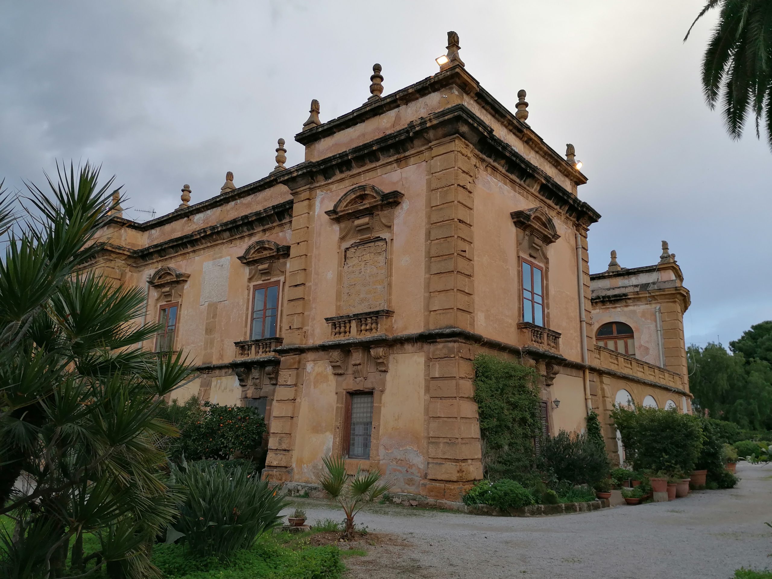 Villa-Palagonia-Facciata-laterale