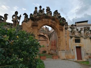 Villa-Palagonia-Portale-interno