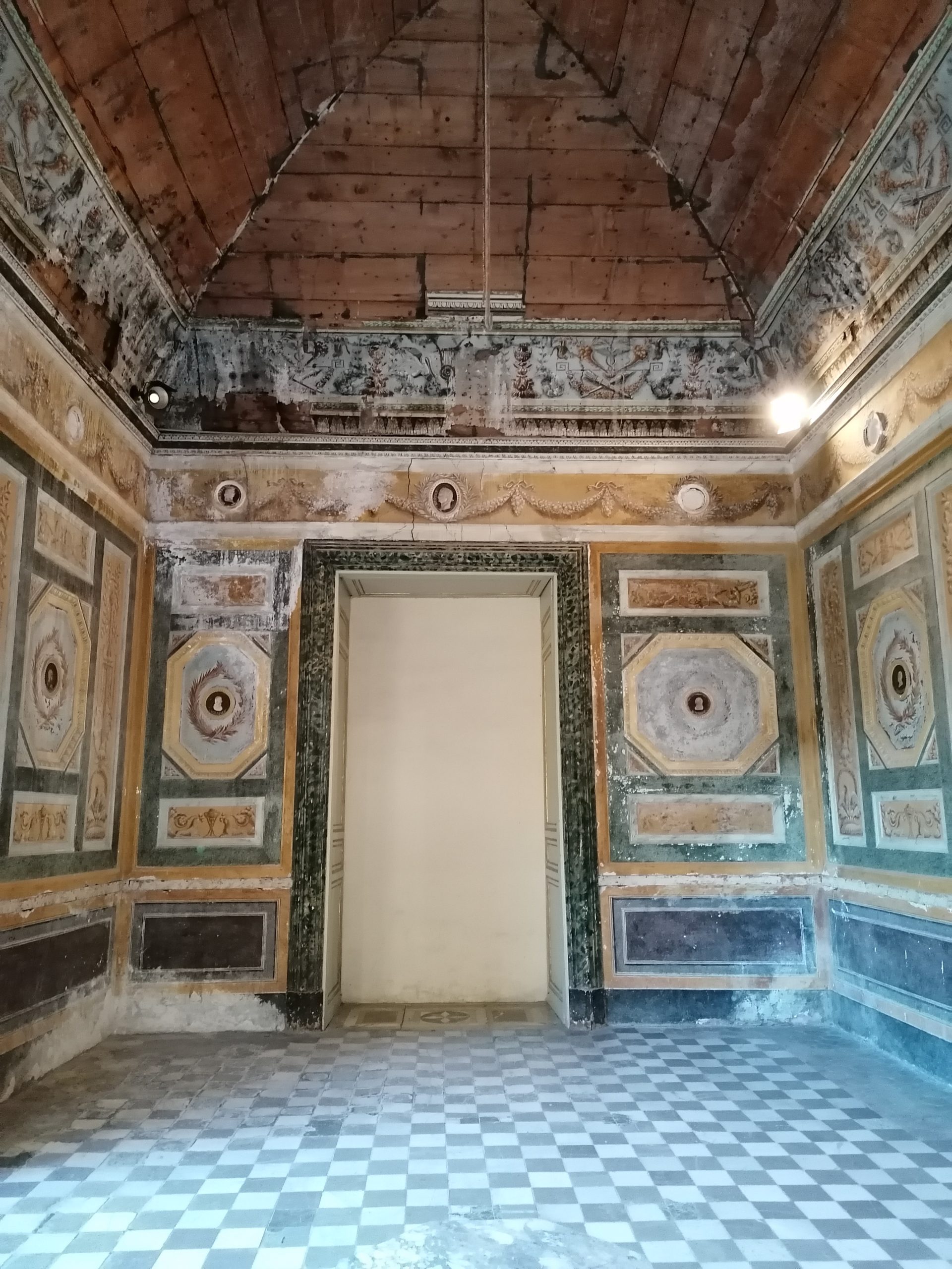 Villa-Palagonia-Sala-del-biliardo