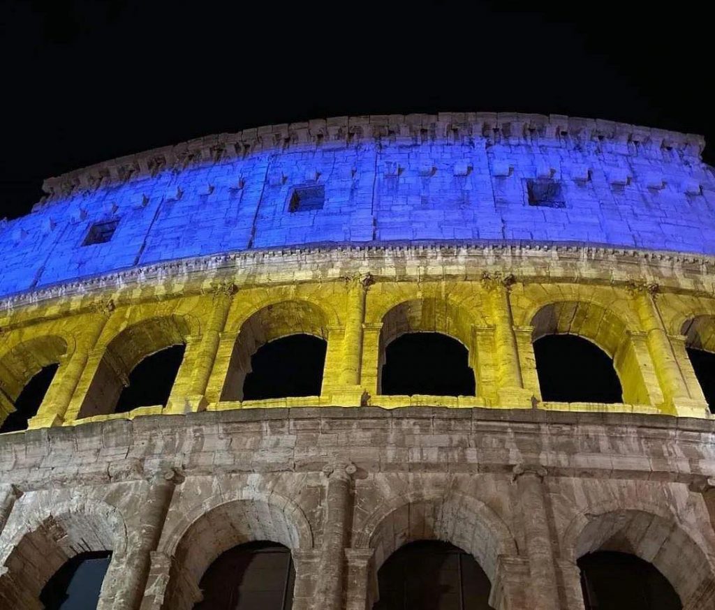 Colosseo con luci Ucraina