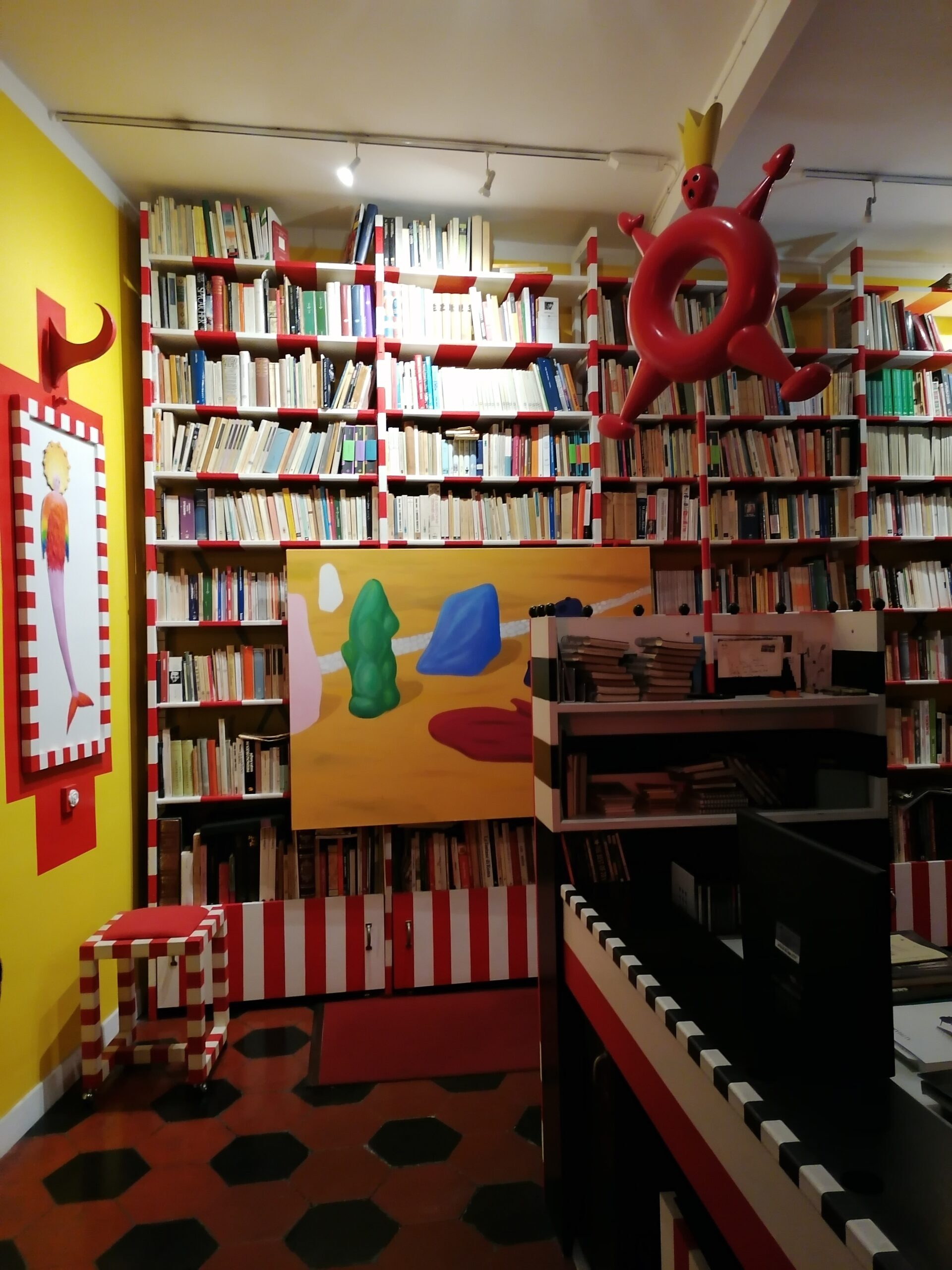 Casa Serafini - dettaglio libreria